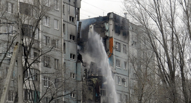 Fire extinguishing after explosion at a residential building in Volgograd. Photo by Tatiana Filimonova for the ‘Caucasian Knot’. Fire extinguishing after explosion at a residential building in Volgograd. Photo by Tatiana Filimonova for the ‘Caucasian Knot’.