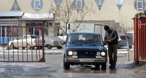 Entrance to the market in Khasavyurt. Photo: Kamil Khunkerov, http://www.odnoselchane.ru/?page=photos_of_category§=66&pg=1&com=photogallery Entrance to the market in Khasavyurt. Photo: Kamil Khunkerov, http://www.odnoselchane.ru/?page=photos_of_category§=66&pg=1&com=photogallery