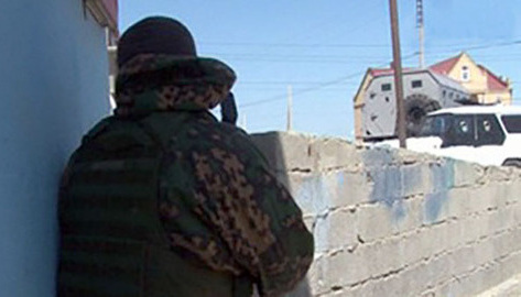 Law enforcer during CTO. Photo: http://afftor.kz/20301-v-odnom-iz-sel-kbr-vveli-rezhim-kto.html