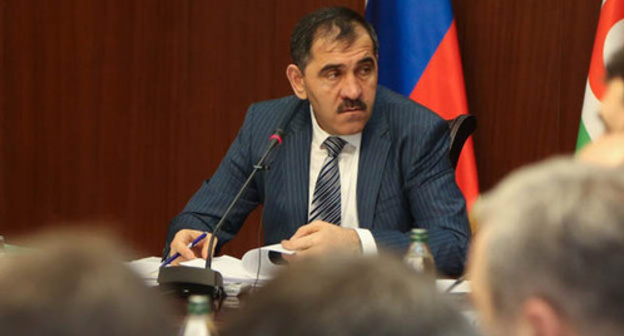 Yunus-Bek Evkurov. Photo: http://www.ingushetia.ru/news/glava_obsudil_gotovnost_operativnogo_shtaba_pravitelstva_respubliki_k_predstoyashchim_prazdnichnym_i/ Yunus-Bek Evkurov. Photo: http://www.ingushetia.ru/news/glava_obsudil_gotovnost_operativnogo_shtaba_pravitelstva_respubliki_k_predstoyashchim_prazdnichnym_i/