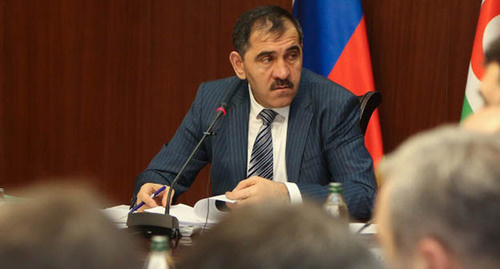 Yunus-Bek Evkurov. Photo: http://www.ingushetia.ru/news/glava_obsudil_gotovnost_operativnogo_shtaba_pravitelstva_respubliki_k_predstoyashchim_prazdnichnym_i/ Yunus-Bek Evkurov. Photo: http://www.ingushetia.ru/news/glava_obsudil_gotovnost_operativnogo_shtaba_pravitelstva_respubliki_k_predstoyashchim_prazdnichnym_i/