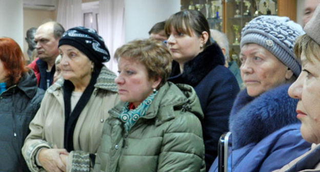 Tenants of the collapsed building have gathered at the administration of the Dzerzhinsky District of Volgograd. December 29, 2015. Photo by Tatyana Filimonova for the "Caucasian Knot" Tenants of the collapsed building have gathered at the administration of the Dzerzhinsky District of Volgograd. December 29, 2015. Photo by Tatyana Filimonova for the "Caucasian Knot"