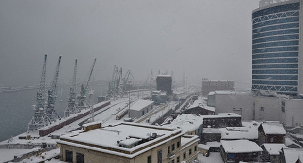 Port of Batumi during snowfall, January 3, 2016. Photo: puerrtto.livejournal.com