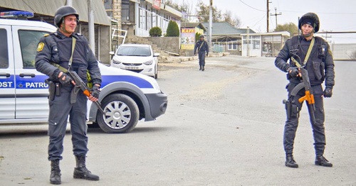 Law enforcers in Nardaran, December 2015. Photo: Famil Mahmudbayli, RFE/RL Law enforcers in Nardaran, December 2015. Photo: Famil Mahmudbayli, RFE/RL