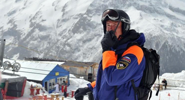 Rescuer of the Ministry for Emergencies (MfE). Photo: https://www.facebook.com/mchscrimea/photos/a.674675142594536.1073741828.674655929263124/1029894033739310/?type=3&theater Rescuer of the Ministry for Emergencies (MfE). Photo: https://www.facebook.com/mchscrimea/photos/a.674675142594536.1073741828.674655929263124/1029894033739310/?type=3&theater