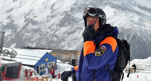 Rescuer of the Ministry for Emergencies (MfE). Photo: https://www.facebook.com/mchscrimea/photos/a.674675142594536.1073741828.674655929263124/1029894033739310/?type=3&theater Rescuer of the Ministry for Emergencies (MfE). Photo: https://www.facebook.com/mchscrimea/photos/a.674675142594536.1073741828.674655929263124/1029894033739310/?type=3&theater