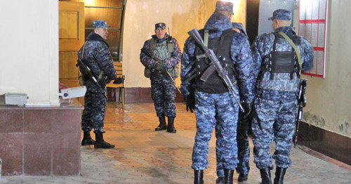 Law enforcers. Photo by Magomed Magomedov for the ‘Caucasian Knot’. Law enforcers. Photo by Magomed Magomedov for the ‘Caucasian Knot’.
