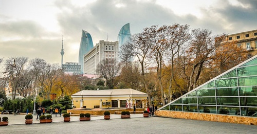 Street in the centre of Baku. Photo by Aziz Karimov for the ‘Caucasian Knot’. Street in the centre of Baku. Photo by Aziz Karimov for the ‘Caucasian Knot’.