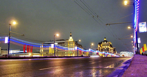 Bolshoy Moskvoretsky Bridge, a view near the Malaya Ordynka Street, where Nemtsov lived. Photo: Alessio Damato https://ru.wikipedia.org/ Bolshoy Moskvoretsky Bridge, a view near the Malaya Ordynka Street, where Nemtsov lived. Photo: Alessio Damato https://ru.wikipedia.org/