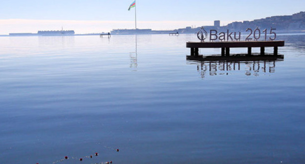 Flowers brought to the sea by the residents of Baku during the mourning for the deceased oilmen from the platform. Baku, December 6, 2015. Photo by Aziz Karimov for the "Caucasian Knot" Flowers brought to the sea by the residents of Baku during the mourning for the deceased oilmen from the platform. Baku, December 6, 2015. Photo by Aziz Karimov for the "Caucasian Knot"