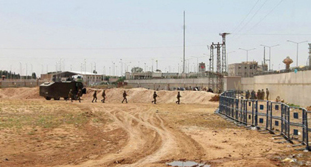Syria–Turkey border. Photo: http://russian.irib.ir/news/ближний-восток/item/265294-bild-о-турецких-закупках-нефти-у-игил-россия-оказалась-права Syria–Turkey border. Photo: http://russian.irib.ir/news/ближний-восток/item/265294-bild-о-турецких-закупках-нефти-у-игил-россия-оказалась-права