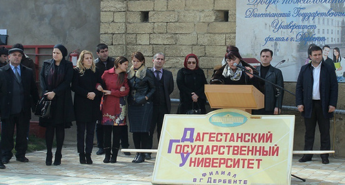 The students and professors of the Derbent Branch of the Dagestan State University (DSU). Photo: http://www.vujb.riadagestan.ru/news/g_derbent/v_derbentskom_filiale_dgu_proshla_aktsiya_v_podderzhku_zhiteley_kryma/