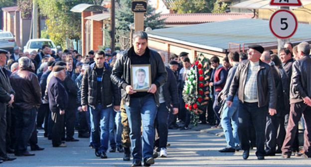 Funeral of the resident of North Ossetia Vladimir Tskaev. November 4, 2015. Photo by Emma Marzoeva for the "Caucasian Knot" Funeral of the resident of North Ossetia Vladimir Tskaev. November 4, 2015. Photo by Emma Marzoeva for the "Caucasian Knot"