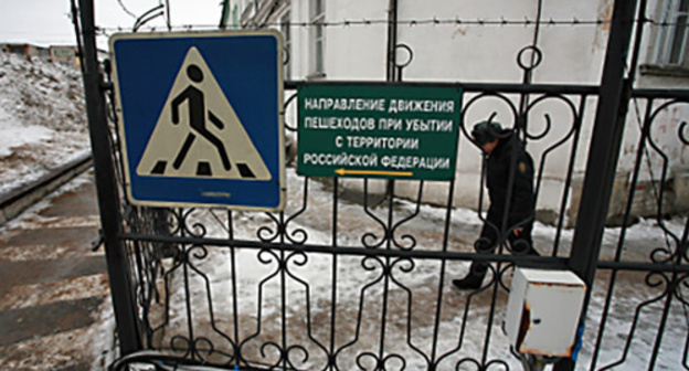 Road signs on the Russian-Ukrainian border. Photo: http://www.shakhty.su/world/news/2016/01/13/chertkovo/ Road signs on the Russian-Ukrainian border. Photo: http://www.shakhty.su/world/news/2016/01/13/chertkovo/