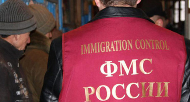 Migration Service officer. Photo http://www.yugopolis.ru/ Migration Service officer. Photo http://www.yugopolis.ru/