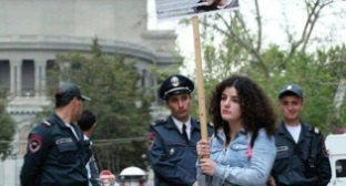 Suzi Gevorkyan takes part in protest action in Yerevan, May 5, 2015. Photo: https://www.facebook.com/photo.php?fbid=377983322389114&set=a.302487256605388.1073741826.100005323487510&type=3&theater Suzi Gevorkyan takes part in protest action in Yerevan, May 5, 2015. Photo: https://www.facebook.com/photo.php?fbid=377983322389114&set=a.302487256605388.1073741826.100005323487510&type=3&theater