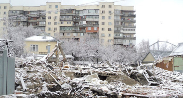 Clearing ruins of the house destroyed during CTO in Nalchik is halted, January 20, 2016. Photo by Lyudmila Maratova for the ‘Caucasian Knot’. Clearing ruins of the house destroyed during CTO in Nalchik is halted, January 20, 2016. Photo by Lyudmila Maratova for the ‘Caucasian Knot’.