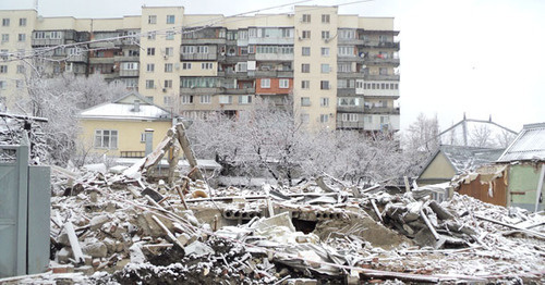 Clearing ruins of the house destroyed during CTO in Nalchik is halted, January 20, 2016. Photo by Lyudmila Maratova for the ‘Caucasian Knot’. Clearing ruins of the house destroyed during CTO in Nalchik is halted, January 20, 2016. Photo by Lyudmila Maratova for the ‘Caucasian Knot’.