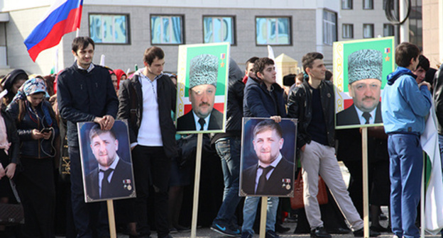 Students wait for the start of rally, Grozny, November 2015. Photo by Magomed Magomedov for the ‘Caucasian Knot’. Students wait for the start of rally, Grozny, November 2015. Photo by Magomed Magomedov for the ‘Caucasian Knot’.