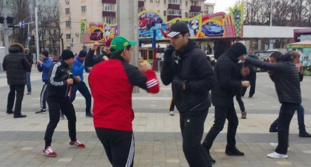 Amateur boxers hold protest workout in front of Krasnodar Mayoralty, January 21, 2016. Photo by Alexei Madrigel for the ‘Caucasian Knot’. Amateur boxers hold protest workout in front of Krasnodar Mayoralty, January 21, 2016. Photo by Alexei Madrigel for the ‘Caucasian Knot’.
