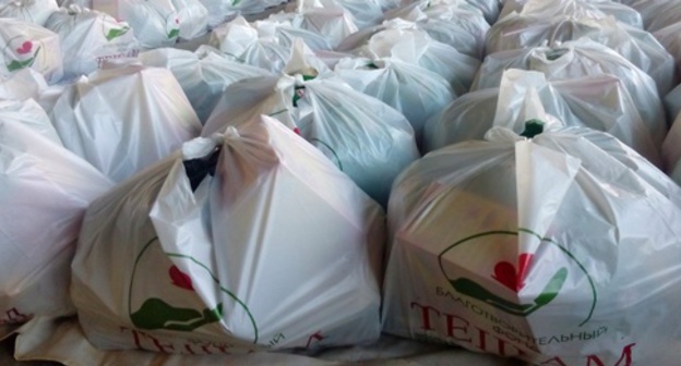 Packages of food distrubuted by participants of charity action held by "Tesham" Charity Foundation, January 22, 2016. Photo: Fondtesham.ru Packages of food distrubuted by participants of charity action held by "Tesham" Charity Foundation, January 22, 2016. Photo: Fondtesham.ru