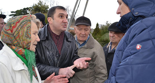 The participants of the rally in Sochi demand to solve their housing problems. Photo by Svetlana Kravchenko for the "Caucasian Knot" The participants of the rally in Sochi demand to solve their housing problems. Photo by Svetlana Kravchenko for the "Caucasian Knot"