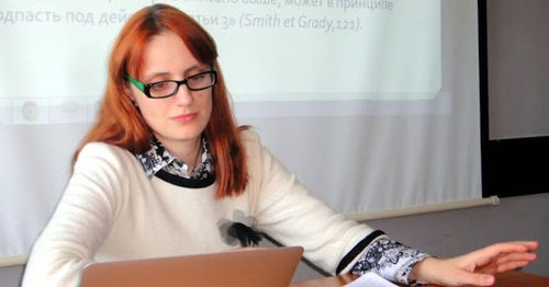 Olga Gnezdilova, the advocate of the Foundation "Legal Initiative". Photo: https://article20.org/news/v-khode-obyska-po-delu-golosa-sledovatel-vytolkal-advokata-z