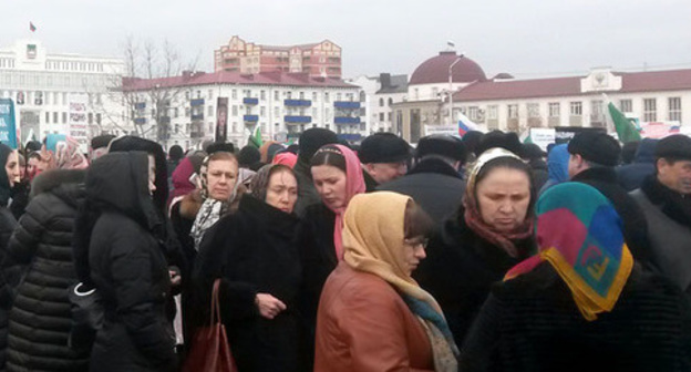 The participants of the rally in support of Kadyrov. Grozny 22, 2016. Photo by Nikolay Petrov for the "Caucasian Knot" The participants of the rally in support of Kadyrov. Grozny 22, 2016. Photo by Nikolay Petrov for the "Caucasian Knot"