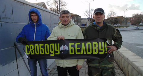 Activists of the movement "Russians of Astrakhan" have held an action in support of Ildar Dadin and Alexander Belov (Potkin). Astrakhan, February 7, 2016. Photo by Yelena Grebenyuk for the "Caucasian Knot"