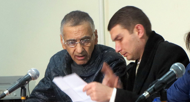 Dilkham Askerov (to the left) with his advocate Erik Beglaryan. Photo by Alvard Grigoryan for the "Caucasian Knot" Dilkham Askerov (to the left) with his advocate Erik Beglaryan. Photo by Alvard Grigoryan for the "Caucasian Knot"