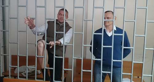 Stanislav Klykh and Nikolai Karpyuk in the courtroom. Photo: facebook Oleg Mezencev, http://www.ekhokavkaza.com/content/article/27410239.html Stanislav Klykh and Nikolai Karpyuk in the courtroom. Photo: facebook Oleg Mezencev, http://www.ekhokavkaza.com/content/article/27410239.html