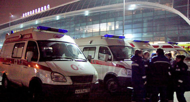Ambulance in "Domodedovo". Moscow, January 24, 2011. Photo: Yuri Timofeyev (RFE/RL) Ambulance in "Domodedovo". Moscow, January 24, 2011. Photo: Yuri Timofeyev (RFE/RL)