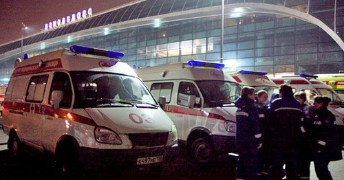 Ambulance in "Domodedovo". Moscow, January 24, 2011. Photo: Yuri Timofeyev (RFE/RL) Ambulance in "Domodedovo". Moscow, January 24, 2011. Photo: Yuri Timofeyev (RFE/RL)