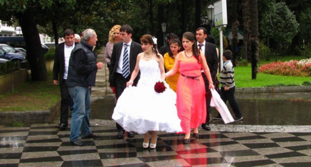 The participants of a wedding ceremony in Georgia. Batumi, Adjaria. Photo by Yuliya Kasheta for the "Caucasian Knot" The participants of a wedding ceremony in Georgia. Batumi, Adjaria. Photo by Yuliya Kasheta for the "Caucasian Knot"