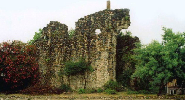The wall of the Sukhumi Fortress. Photo: Turspeak.ru The wall of the Sukhumi Fortress. Photo: Turspeak.ru