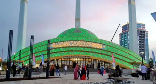 Aimani Kadyrova Mosque in Argun. Photo: Argunoy https://ru.wikipedia.org Aimani Kadyrova Mosque in Argun. Photo: Argunoy https://ru.wikipedia.org