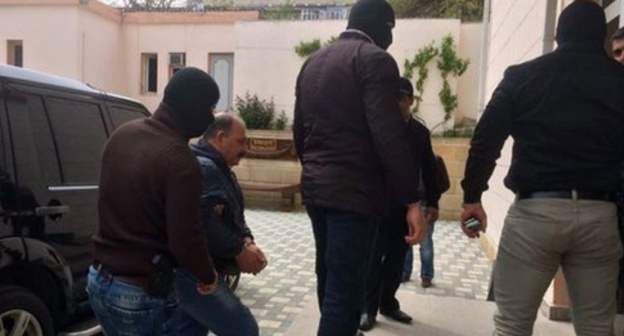Rauf Mirkadyrov is being accompanied to the court. Photo: http://haqqin.az/news/55759 Rauf Mirkadyrov is being accompanied to the court. Photo: http://haqqin.az/news/55759