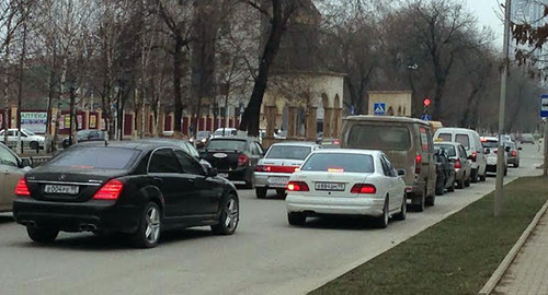 Cars riding along Mitaeva street in Grozny. Photo by Magomed Magomedov for the ‘Caucasian Knot’. Cars riding along Mitaeva street in Grozny. Photo by Magomed Magomedov for the ‘Caucasian Knot’.