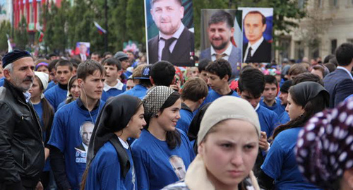 Young people at celebrations in Grozny dedicated to Putin’s birthday. Photo by Magomed Magomedov for the ‘Caucasian Knot’. Young people at celebrations in Grozny dedicated to Putin’s birthday. Photo by Magomed Magomedov for the ‘Caucasian Knot’.