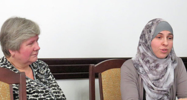 Inna Blenaova and her mother Svetlana Blenaova (left). Photo: http://kbrria.ru/politika/nuzhno-cenit-zhizn-vdova-likvidirovannogo-lidera-bandpodpolya-11092 Inna Blenaova and her mother Svetlana Blenaova (left). Photo: http://kbrria.ru/politika/nuzhno-cenit-zhizn-vdova-likvidirovannogo-lidera-bandpodpolya-11092