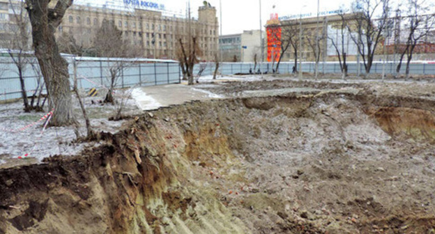 A foundation pit figged for the construction of the future cathedral of Alexander Nevsky in Volgograd. February 2016. Photo by Vyacheslav Yaschenko for the "Caucasian Knot" A foundation pit figged for the construction of the future cathedral of Alexander Nevsky in Volgograd. February 2016. Photo by Vyacheslav Yaschenko for the "Caucasian Knot"