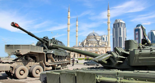 Military equipment near the mosque "The Heart of Chechnya". Grozny. Photo by Magomed Magomedov for the "Caucasian Knot" Military equipment near the mosque "The Heart of Chechnya". Grozny. Photo by Magomed Magomedov for the "Caucasian Knot"