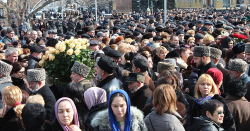 Vladikavkaz residents paid tribute to memory of North-Ossetian leader Tamerlan Aguzarov. February 21, 2016. Photo by Emma Marzoeva for the "Caucasian Knot" Vladikavkaz residents paid tribute to memory of North-Ossetian leader Tamerlan Aguzarov. February 21, 2016. Photo by Emma Marzoeva for the "Caucasian Knot"