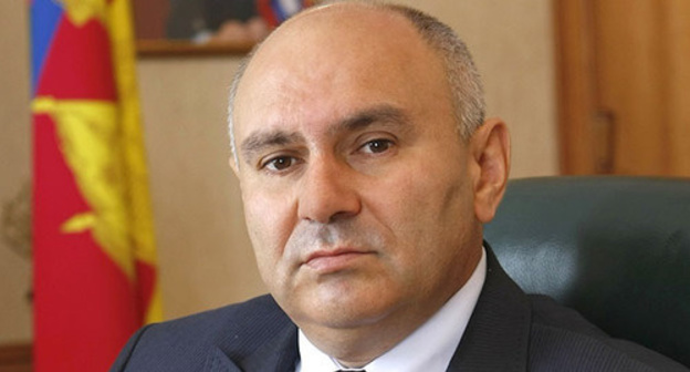 Djambulat Khatuov. Photo: http://pda.fedpress.ru/news/econom/runok/1423209575-vitse-gubernator-kubantsy-dolzhny-chuvstvovat-chto-situatsiya-s-tsenami-nakhoditsya-pod-kontrolem Djambulat Khatuov. Photo: http://pda.fedpress.ru/news/econom/runok/1423209575-vitse-gubernator-kubantsy-dolzhny-chuvstvovat-chto-situatsiya-s-tsenami-nakhoditsya-pod-kontrolem