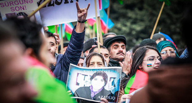 A participant of the rally holds a photo of the political prisoner Khadija Ismayilova. Baku, March 2015. Photo by Aziz Karimov for the "Caucasian Knot" A participant of the rally holds a photo of the political prisoner Khadija Ismayilova. Baku, March 2015. Photo by Aziz Karimov for the "Caucasian Knot"