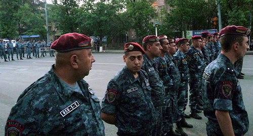 The police cordon at the protest action in Yerevan. June 1, 2015. Photo by Armine Martirosyan for the "Caucasian Knot" The police cordon at the protest action in Yerevan. June 1, 2015. Photo by Armine Martirosyan for the "Caucasian Knot"