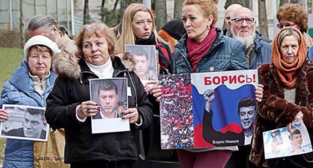 The participants of the action in memory of Boris Nemtsov in Rostov-on-Don. February 27, 2016. Photo by the PARNAS party's branch in Rostov-on-Don The participants of the action in memory of Boris Nemtsov in Rostov-on-Don. February 27, 2016. Photo by the PARNAS party's branch in Rostov-on-Don