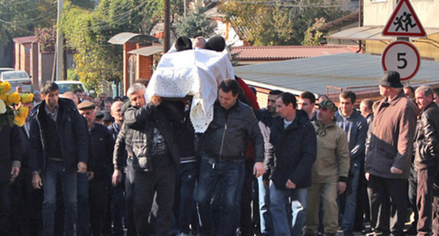 Funeral of the resident of North Ossetia Vladimir Tskaev. November 4, 2015. Photo by Emma Marzoeva for the ‘Caucasian Knot’. Funeral of the resident of North Ossetia Vladimir Tskaev. November 4, 2015. Photo by Emma Marzoeva for the ‘Caucasian Knot’.