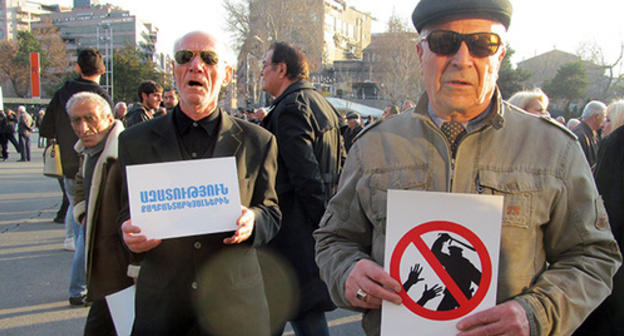 Participants of the rally in Yerevan, March 1, 2016. Photo by Tigran Petrosyan for the ‘Caucasian Knot’. Participants of the rally in Yerevan, March 1, 2016. Photo by Tigran Petrosyan for the ‘Caucasian Knot’.