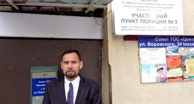 Igor Gorbuntsov at police station No.3 in Sochi, March 2016. Photo by Svetlana Kravchenko for the ‘Caucasian Knot’. Igor Gorbuntsov at police station No.3 in Sochi, March 2016. Photo by Svetlana Kravchenko for the ‘Caucasian Knot’.